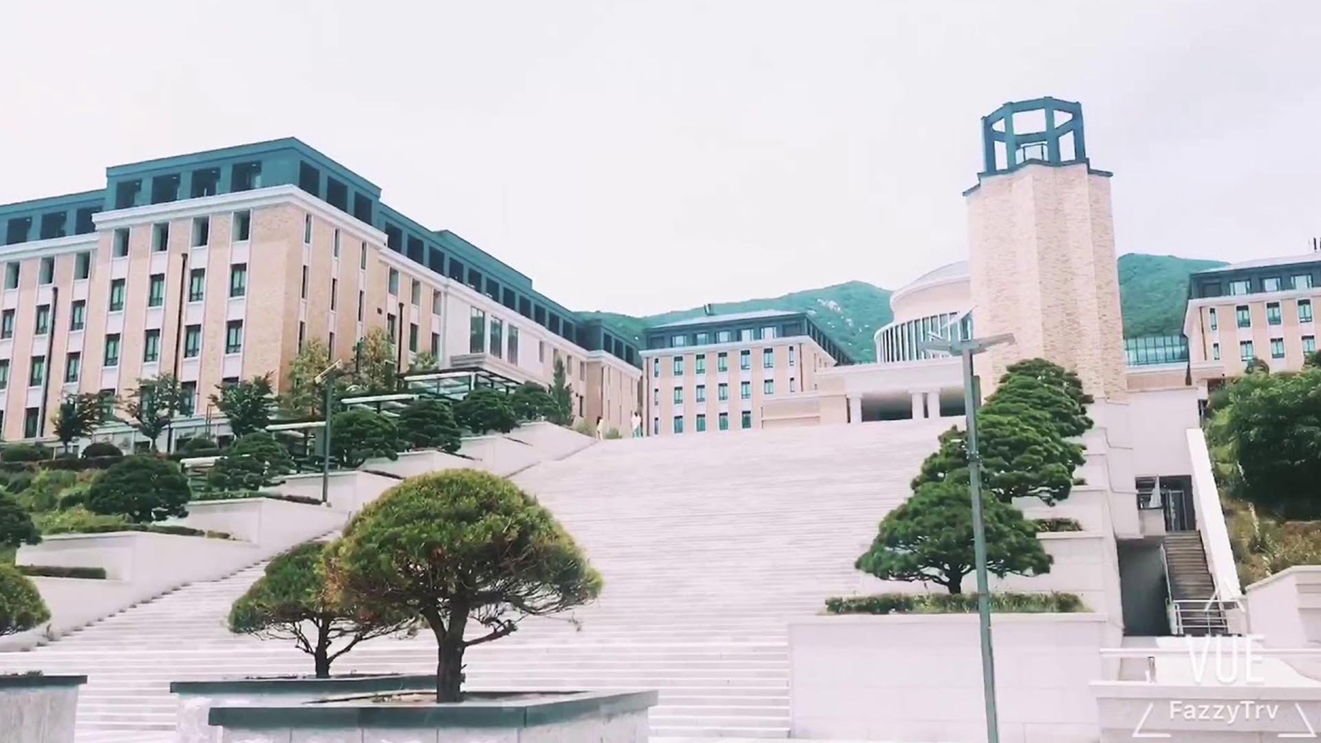 Pusan national university. Хангук университет в Корее. Пусан университет Корея. Пусанский университет иностранных языков. Университет иностранных языков в Пусане Корея.